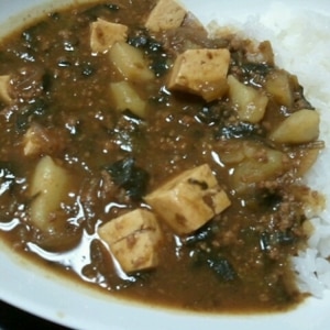 豆腐とひき肉とほうれん草のカレー